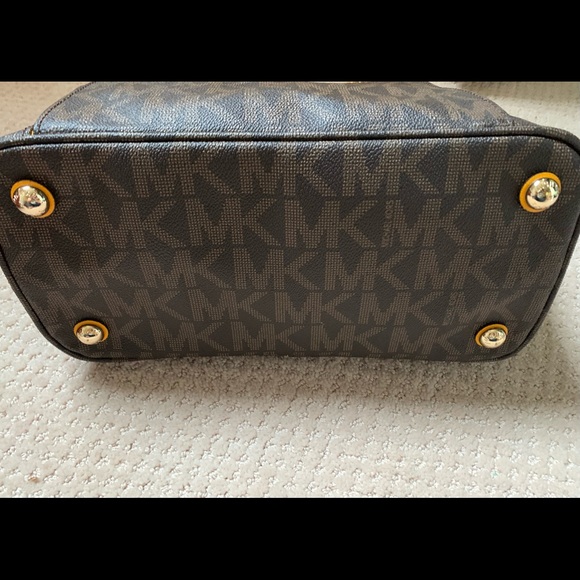Authentic Michael Kors Handbag - Picture 7 of 10
